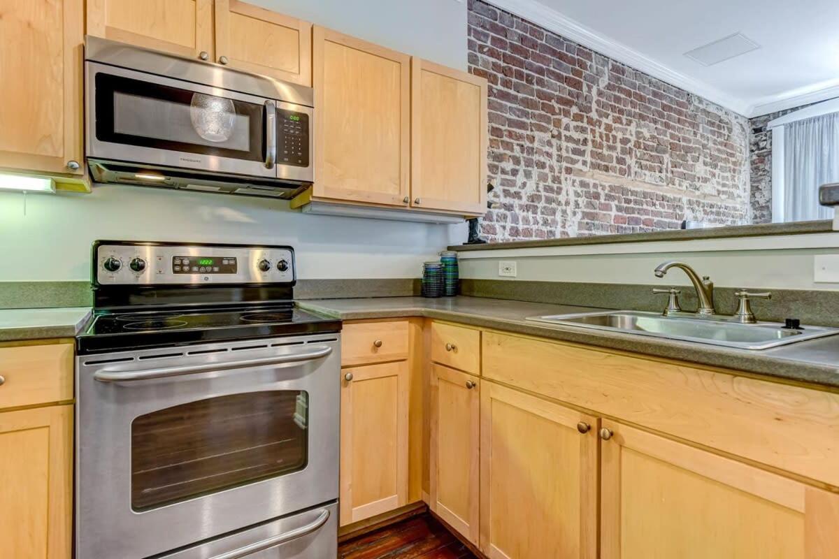 E Bay St Loft By City Market And River Street Savannah Exteriör bild